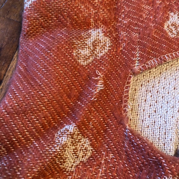 HOST PICK 💕😭🌿{ vintage } floral shawl w/ fringe - Picture 8 of 8